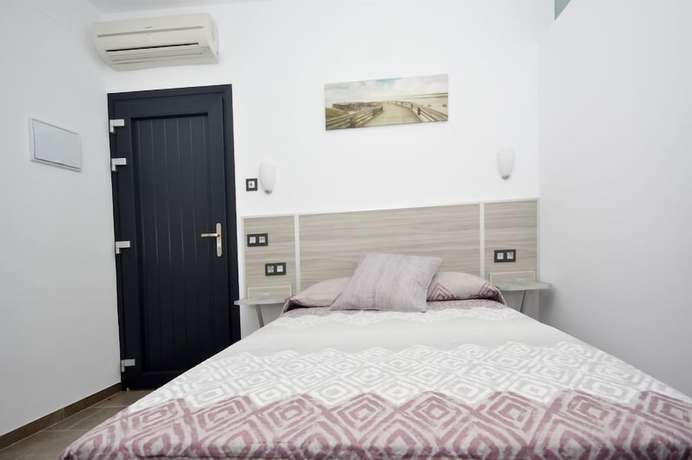 Imagen de la habitación del Hostal Maria Jose, Conil de la Frontera. Foto 8