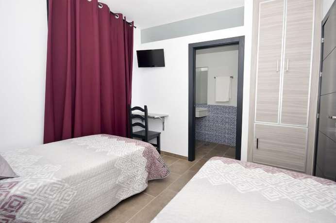Imagen de la habitación del Hostal Maria Jose, Conil de la Frontera. Foto 12