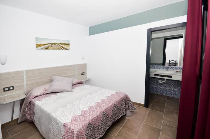 Imagen de la habitación del Hostal Maria Jose, Conil de la Frontera. Foto 15