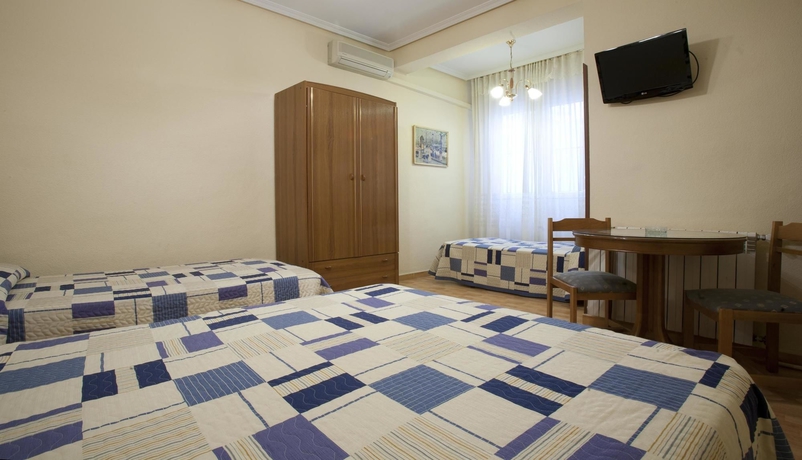 Imagen de la habitación del Hostal Maria Luisa, Chueca. Foto 5