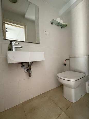 Imagen de la habitación del Hostal Maria Rosa, Tossa de Mar. Foto 4