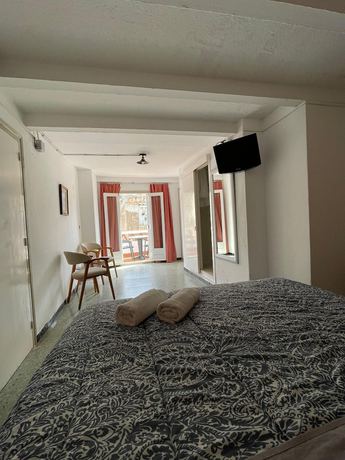 Imagen de la habitación del Hostal Maria Rosa, Tossa de Mar. Foto 5