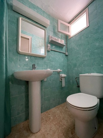 Imagen de la habitación del Hostal Maria Rosa, Tossa de Mar. Foto 6