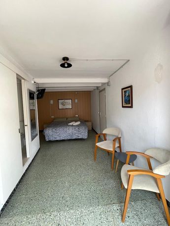 Imagen de la habitación del Hostal Maria Rosa, Tossa de Mar. Foto 7