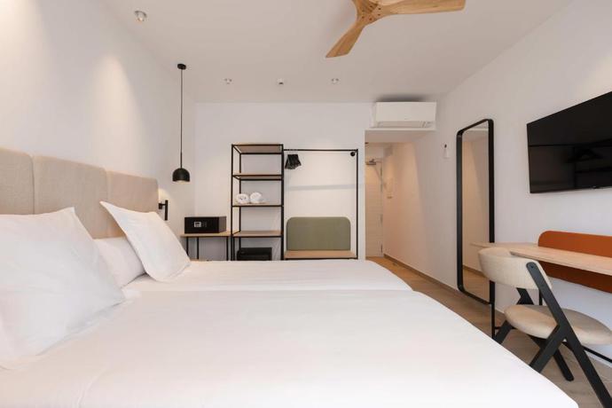 Imagen de la habitación del Hostal Mar&iacute;, Bahia San Antonio. Foto 4