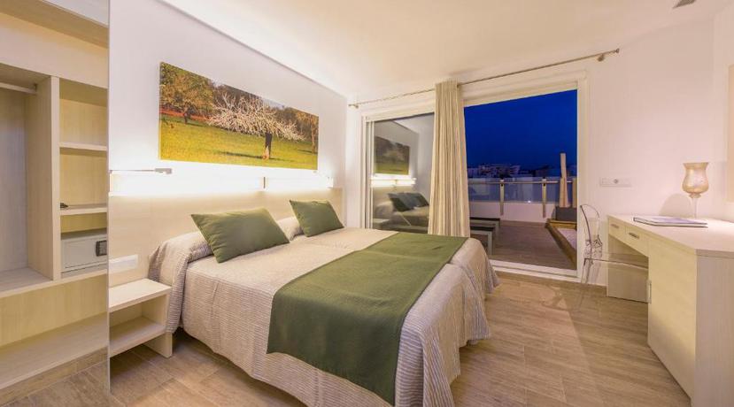 Imagen de la habitación del Hostal Mar&iacute;, Bahia San Antonio. Foto 6