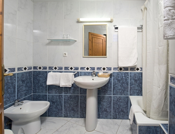 Imagen de la habitación del Hostal Mar&iacute;, Bahia San Antonio. Foto 2