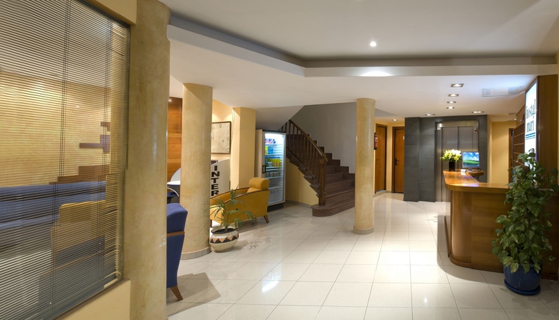 Imagen de los interiores del Hostal Mar&iacute;, Bahia San Antonio. Foto 14