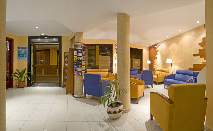 Imagen de los interiores del Hostal Mar&iacute;, Bahia San Antonio. Foto 15