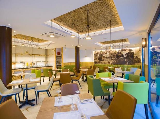 Imagen del bar/restaurante del Hostal Mar&iacute;, Bahia San Antonio. Foto 3