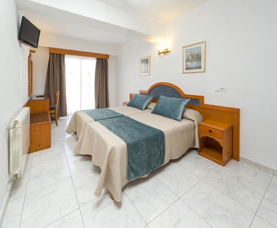 Imagen de la habitación del Hostal Mar&iacute;, Bahia San Antonio. Foto 12