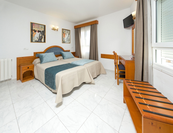 Imagen de la habitación del Hostal Mar&iacute;, Bahia San Antonio. Foto 13