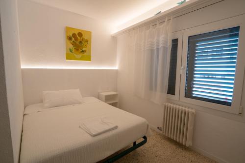 Imagen de la habitación del Hostal Marina Cadaqués. Foto 4