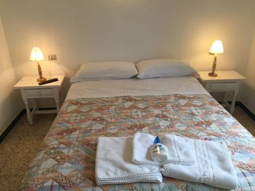Imagen de la habitación del Hostal Marina Cadaqués. Foto 5