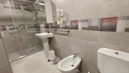 Imagen de la habitación del Hostal Martin, Ba&ntilde;os de Montemayor. Foto 6