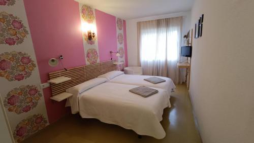 Imagen general del Hostal Martin, Ba&ntilde;os de Montemayor. Foto 2