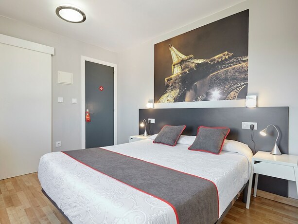 Imagen de la habitación del Hostal Mas Ferrer. Foto 12