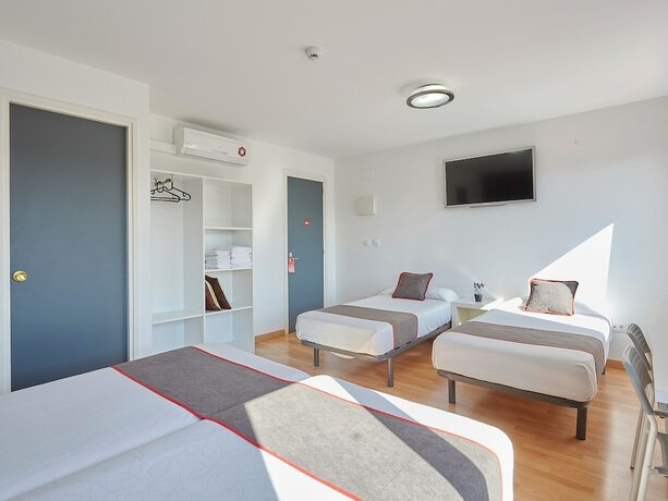 Imagen de la habitación del Hostal Mas Ferrer. Foto 14