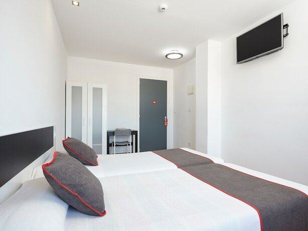 Imagen de la habitación del Hostal Mas Ferrer. Foto 16