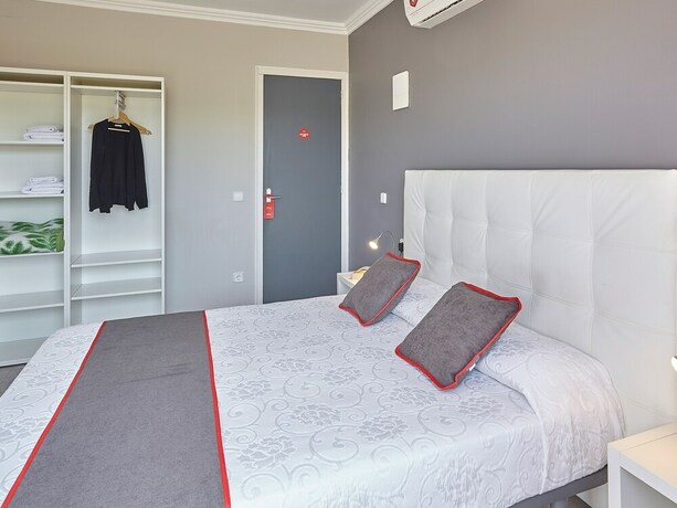 Imagen de la habitación del Hostal Mas Ferrer. Foto 20