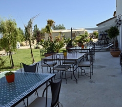 Imagen de los exteriores del Hostal Masia Tinet. Foto 10