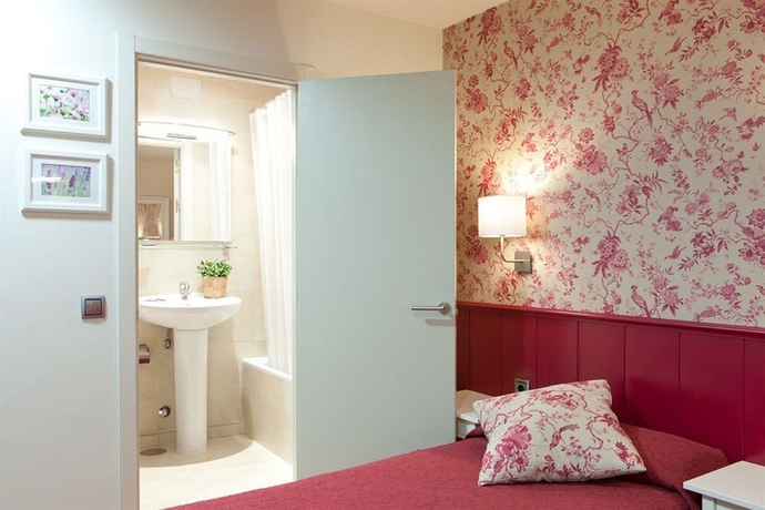 Imagen de la habitación del Hostal Matheu. Foto 8