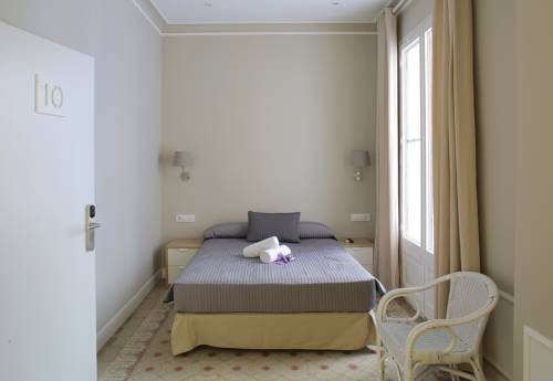 Imagen de la habitación del Hostal Medea, Eixample. Foto 4