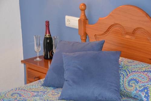 Imagen de la habitación del Hostal Mena, Nerja. Foto 3