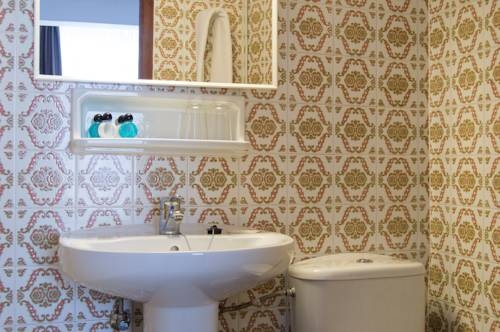 Imagen de la habitación del Hostal Menurka. Foto 8