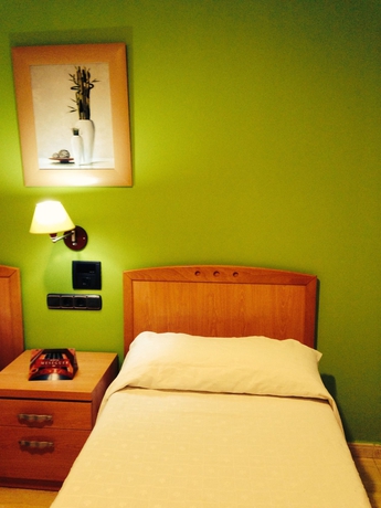 Imagen de la habitación del Hostal Meseguer, El Altet. Foto 2
