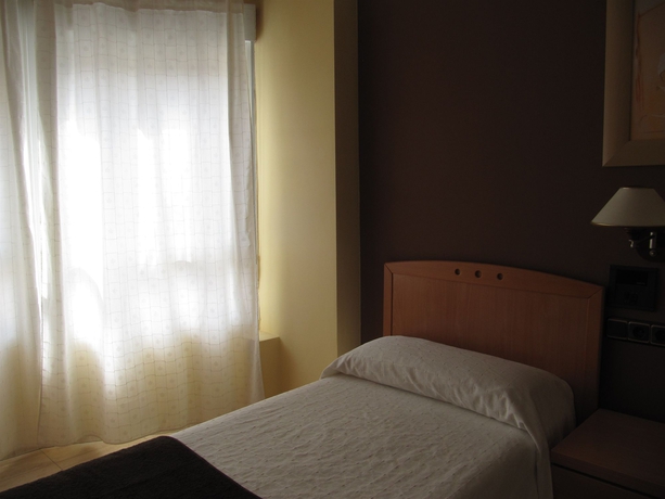 Imagen de la habitación del Hostal Meseguer, El Altet. Foto 4