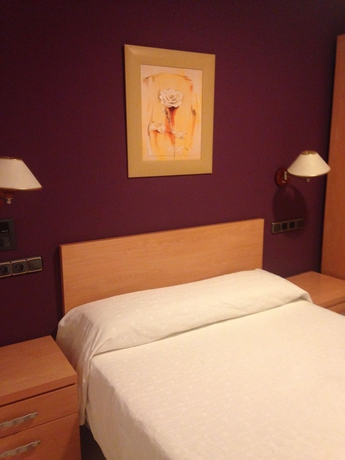 Imagen de la habitación del Hostal Meseguer, El Altet. Foto 6