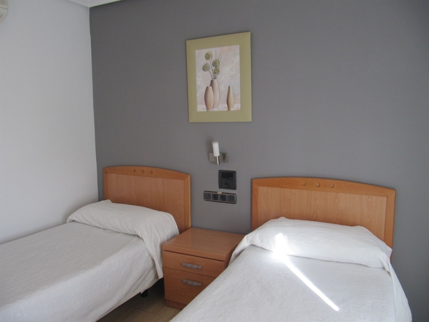 Imagen de la habitación del Hostal Meseguer, El Altet. Foto 7