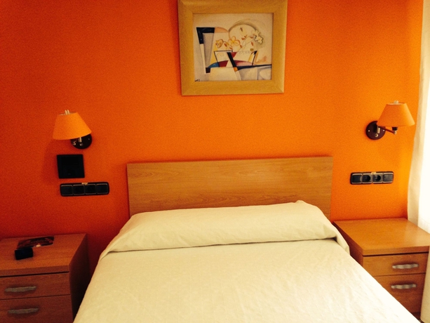 Imagen de la habitación del Hostal Meseguer, El Altet. Foto 10