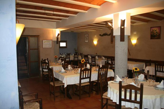 Imagen general del Hostal Mesón De Colungo. Foto 5