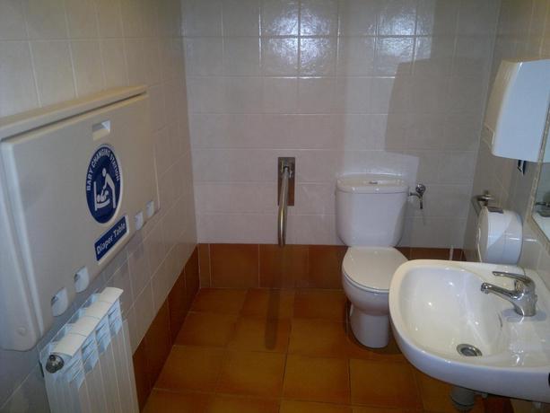 Imagen general del Hostal Mesón De Colungo. Foto 14