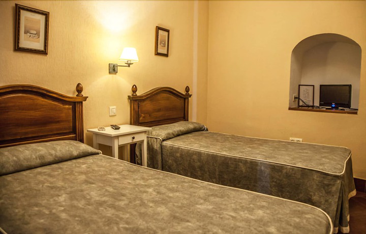 Imagen de la habitación del Hostal Mesón Plaza. Foto 6