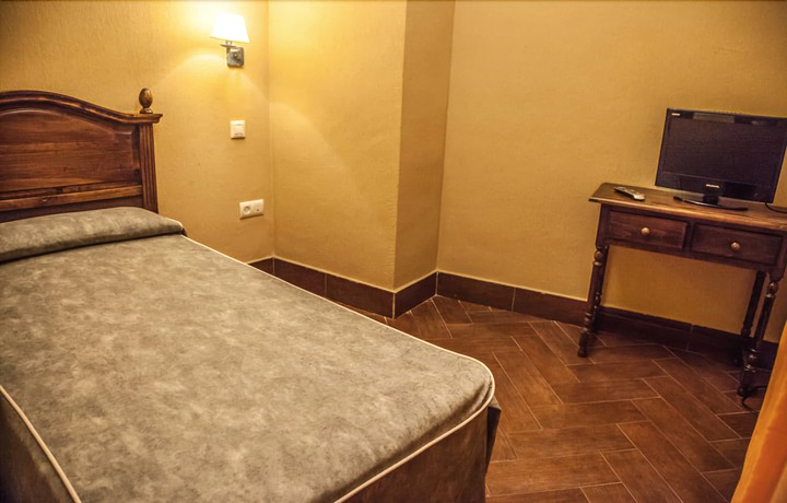 Imagen de la habitación del Hostal Mesón Plaza. Foto 11