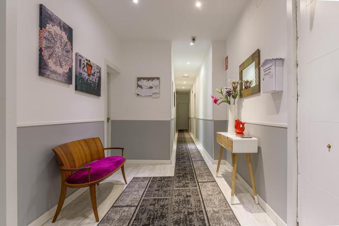 Imagen de los interiores del Hostal Met Madrid. Foto 6