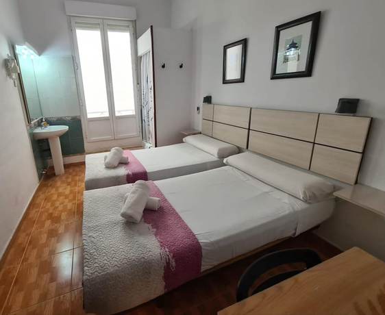 Imagen de la habitación del Hostal Miami, Gran Vía. Foto 5