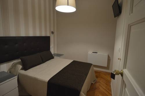 Imagen de la habitación del Hostal Milan, Gran Vía. Foto 11