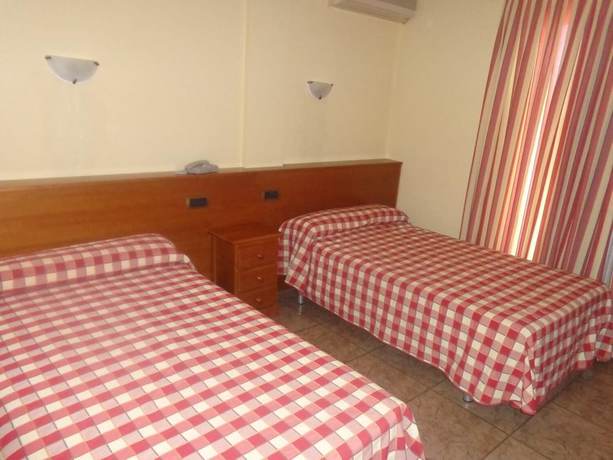 Imagen de la habitación del Hostal Millan, Segorbe. Foto 8