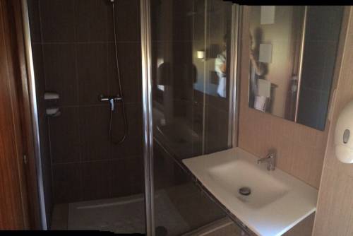 Imagen de la habitación del Hostal Mimosa, Santander. Foto 4