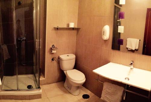 Imagen de la habitación del Hostal Mimosa, Santander. Foto 6