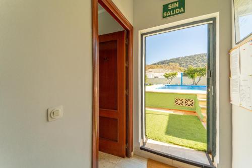 Imagen general del Hostal Miramar, Los Ca&ntilde;os de Meca. Foto 13