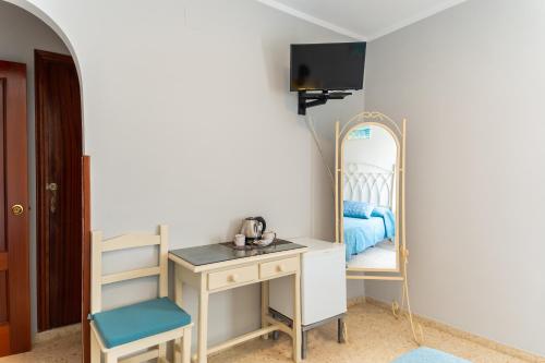 Imagen general del Hostal Miramar, Los Ca&ntilde;os de Meca. Foto 15