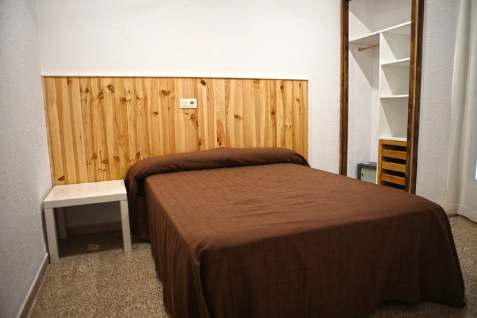 Imagen de la habitación del Hostal Miranda, Blanes. Foto 11