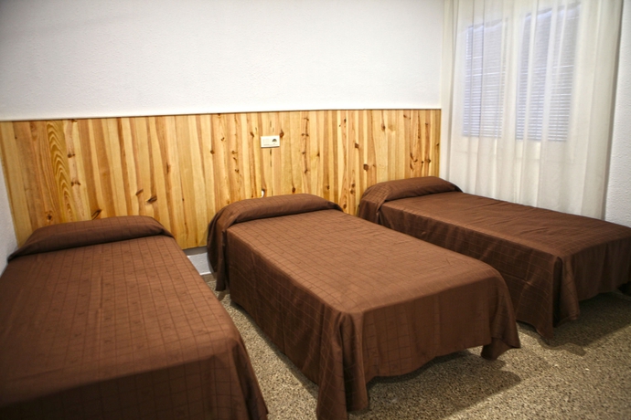 Imagen de la habitación del Hostal Miranda, Blanes. Foto 12