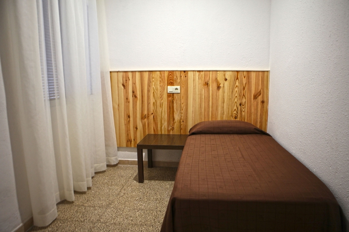 Imagen de la habitación del Hostal Miranda, Blanes. Foto 13