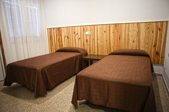 Imagen de la habitación del Hostal Miranda, Blanes. Foto 15